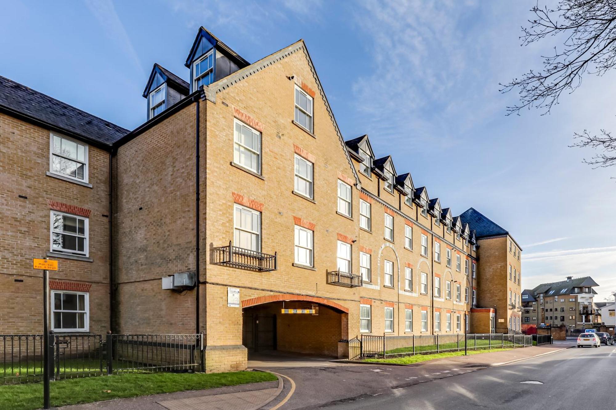 Entire 2 Bed Flat Contractors Families And Relocators Apartment Ware Exterior photo
